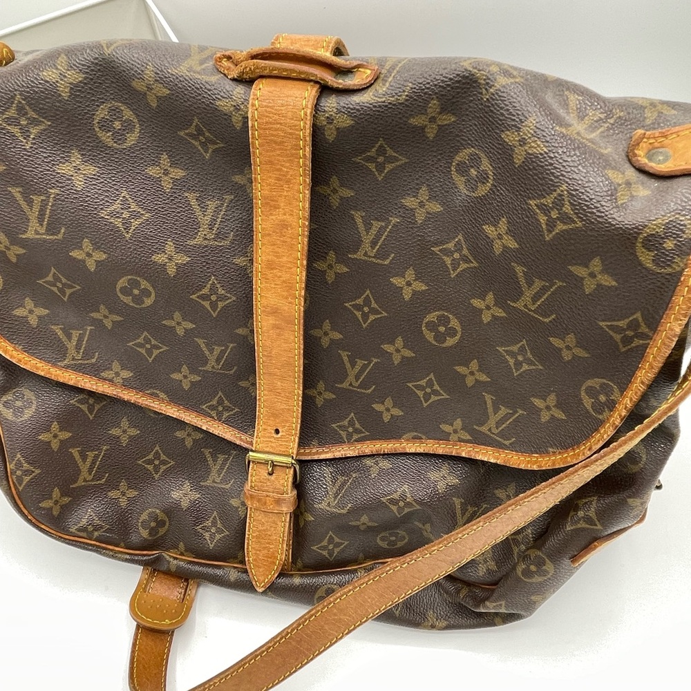 AUTHENTIC Louis Vuitton Monogram Saumur 43 - Picture 3 of 15